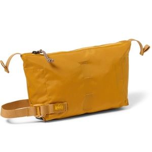 NWOT REI Large Co-op Travel Kit in Rustic Gold